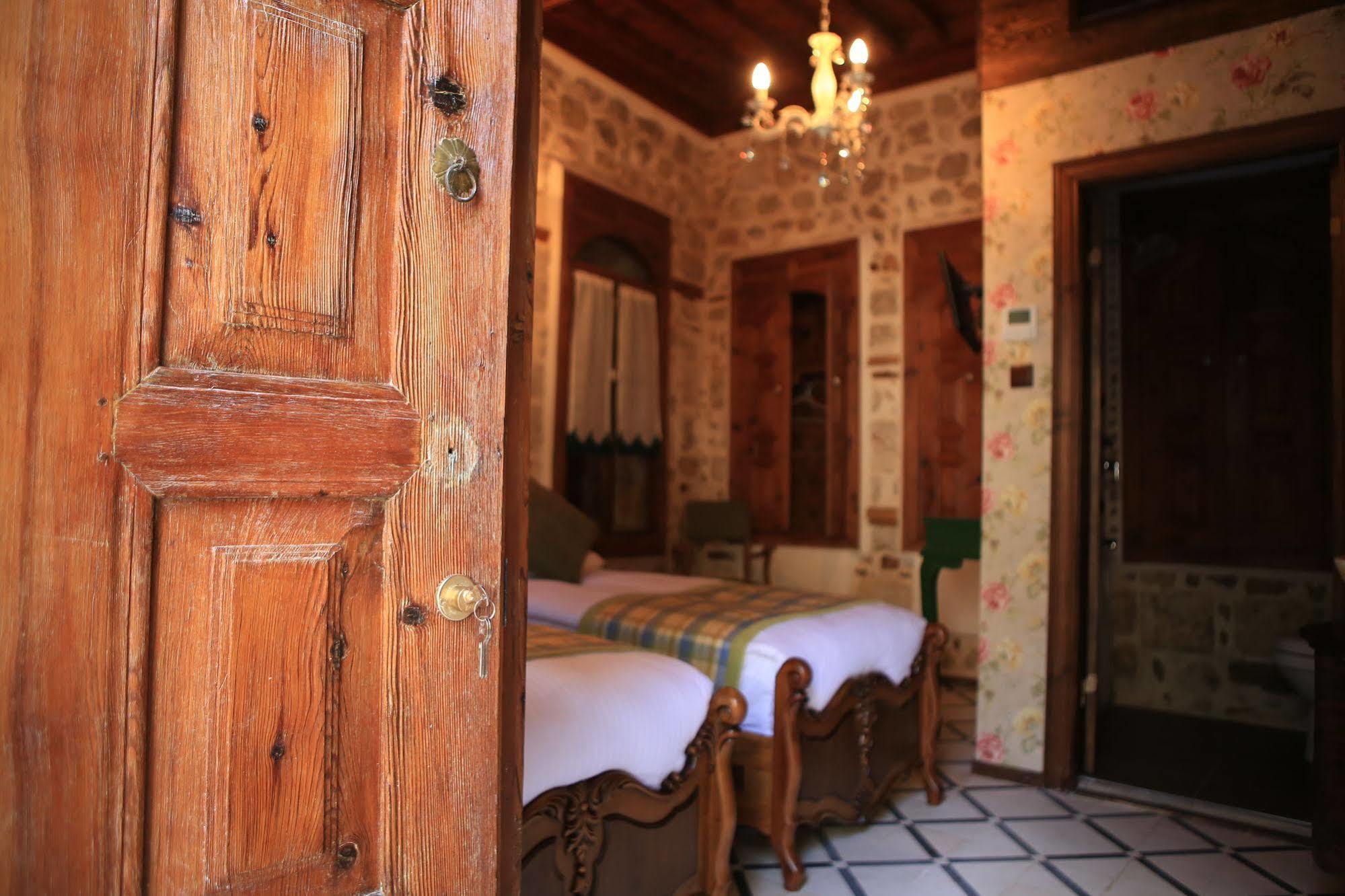 ชิเชกลี โคนัก Hotel Antakya ภายนอก รูปภาพ